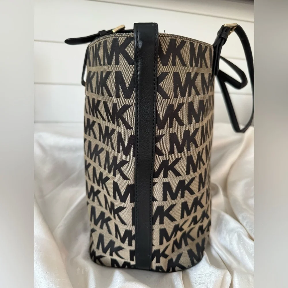 Michael Kors Monogram Tan and Black Jet Set Tote
